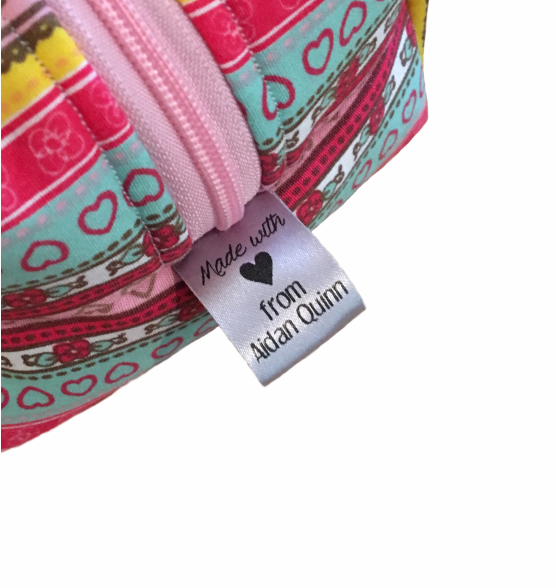 Zippered-Box-Pouch-Pretty-Hearts-close-up-from-side-view Zippered-Box-Pouch-Pretty-Hearts-close-up-from-side-view