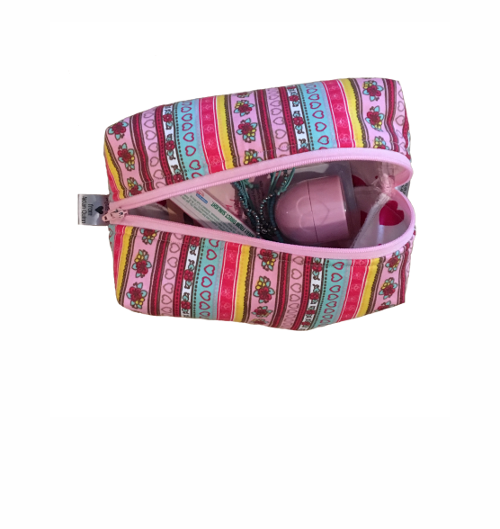 Zippered-Box-Pouch-Pretty-Hearts-close-up-open-full-top-view Zippered-Box-Pouch-Pretty-Hearts-close-up-open-full-top-view